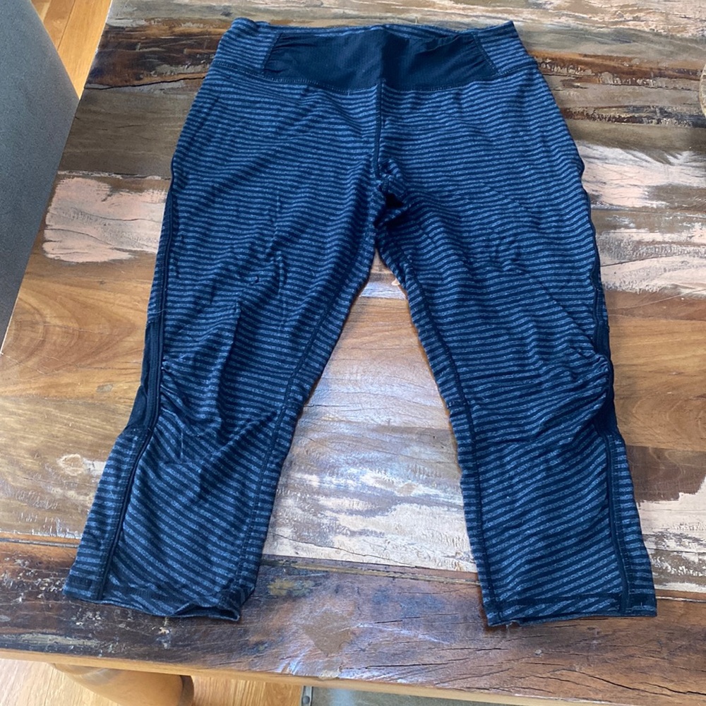 3 item bundle for $15✨Black and grey striped yoga capris